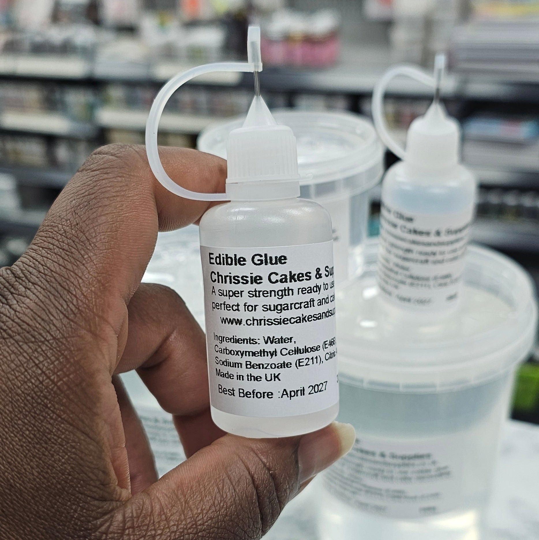 A bottle of edible glue with a tipy style bottle. For ease of adding glue to edible and non edible decoration, there is a needle attached to the screw top cover.