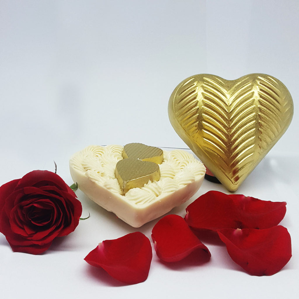 Pluma Feathered Texture Heart 200g Chocolate Mould