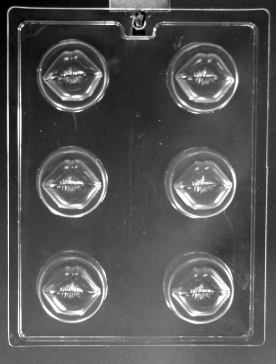 LIPS ON A COOKIE CHOCOLATE MOULD