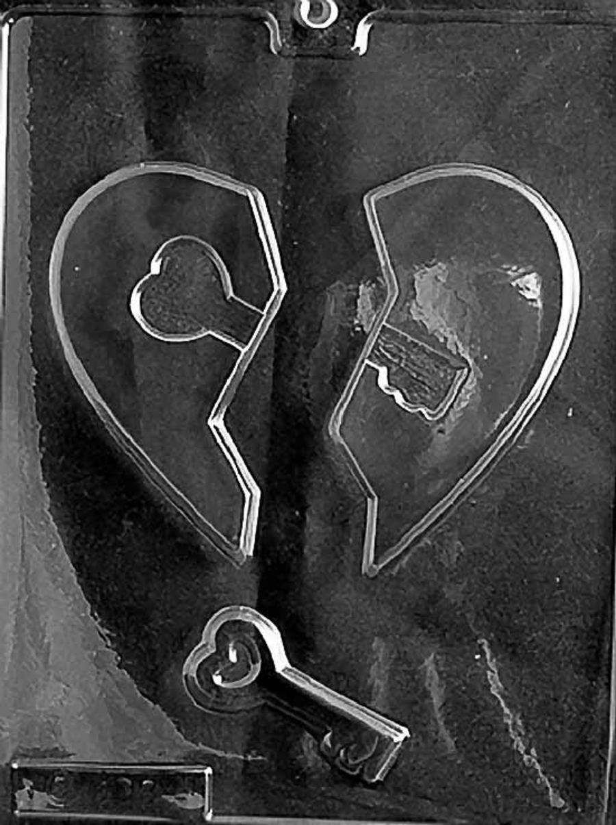 HEART WITH KEY CHOCOLATE MOULD V055