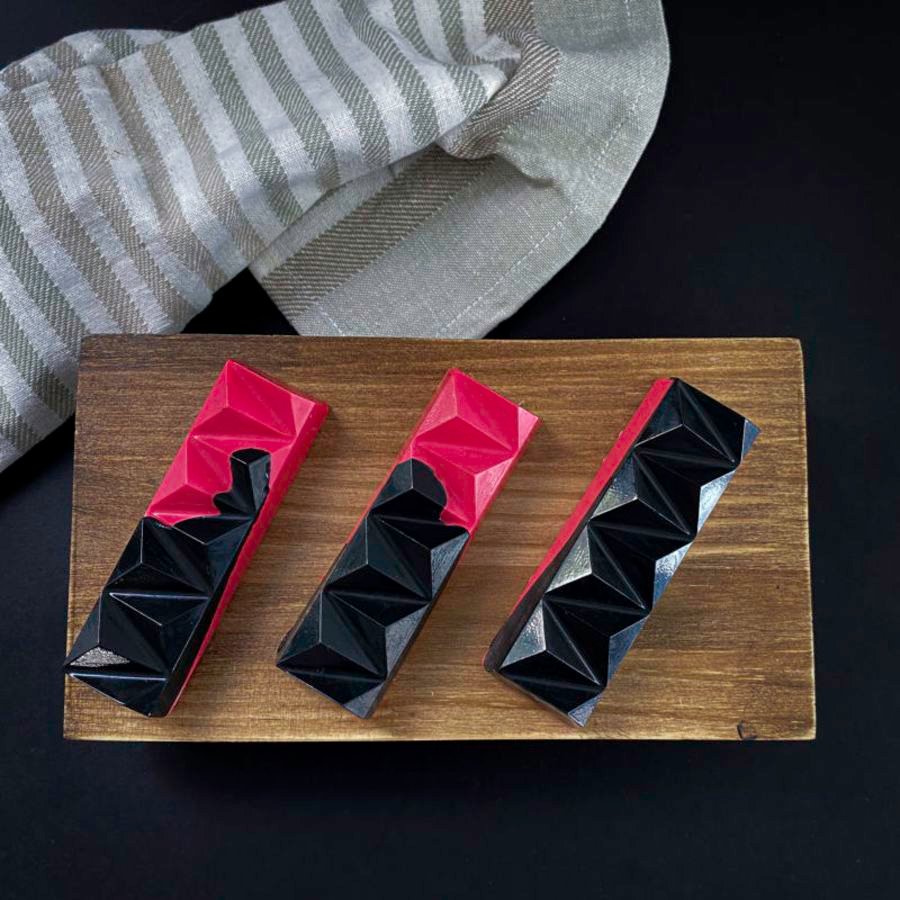 GEOMETRIC TRIANGLE BAR CHOCOLATE MOULD