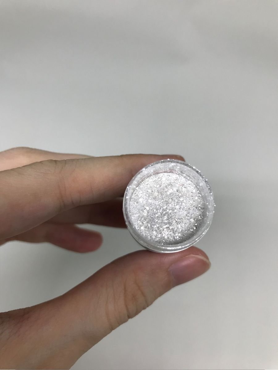 Pearlescent White Diamonds