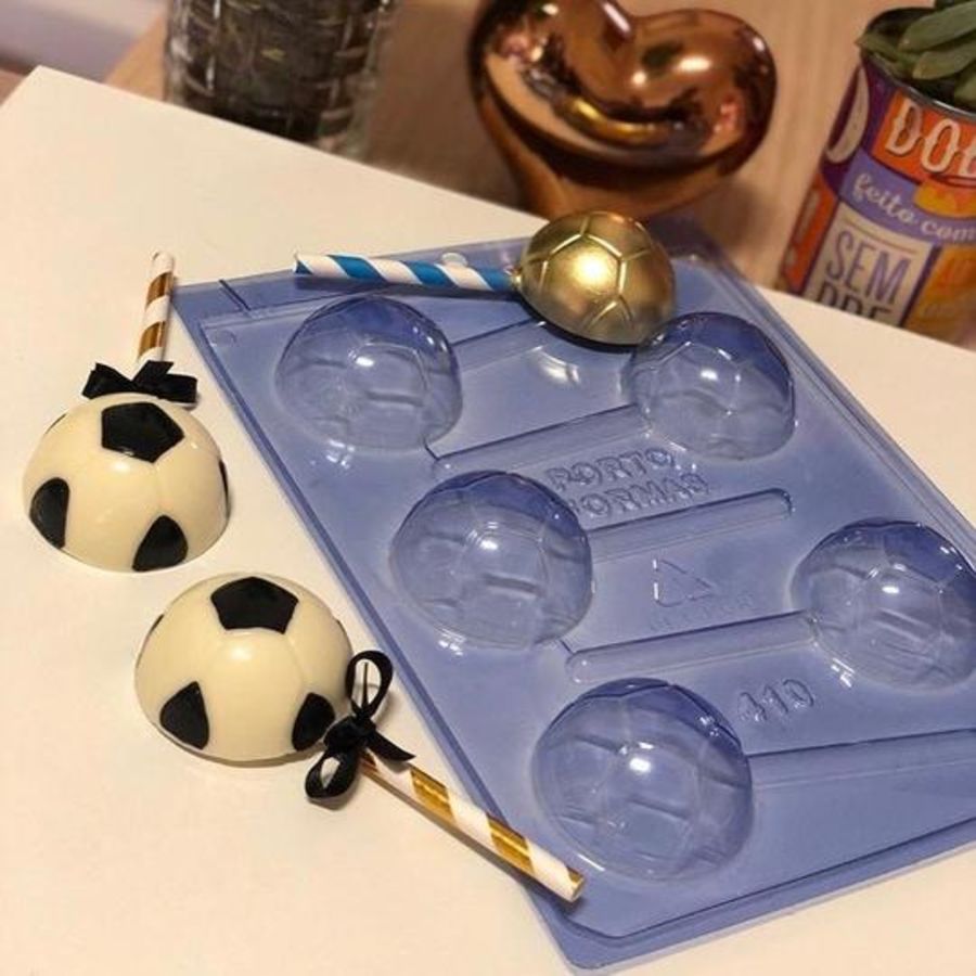 FOOTBALL / SOCCER SHAPED LOLLIPOP