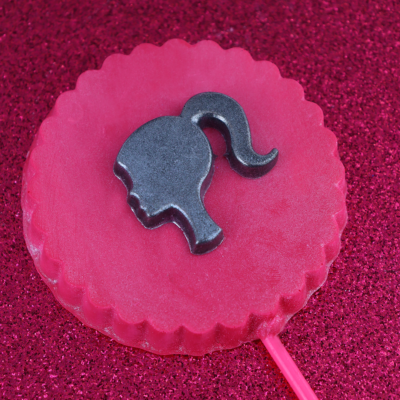 Scalloped edge lollipop chocolate mould