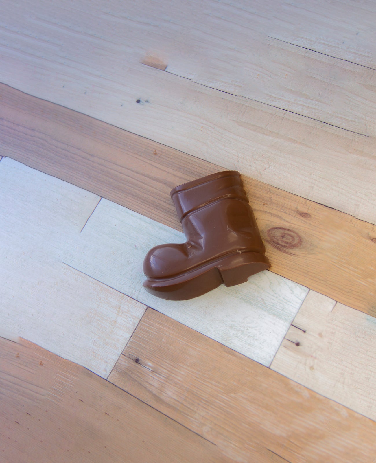 Chocolate boots mould by BWb embalagens