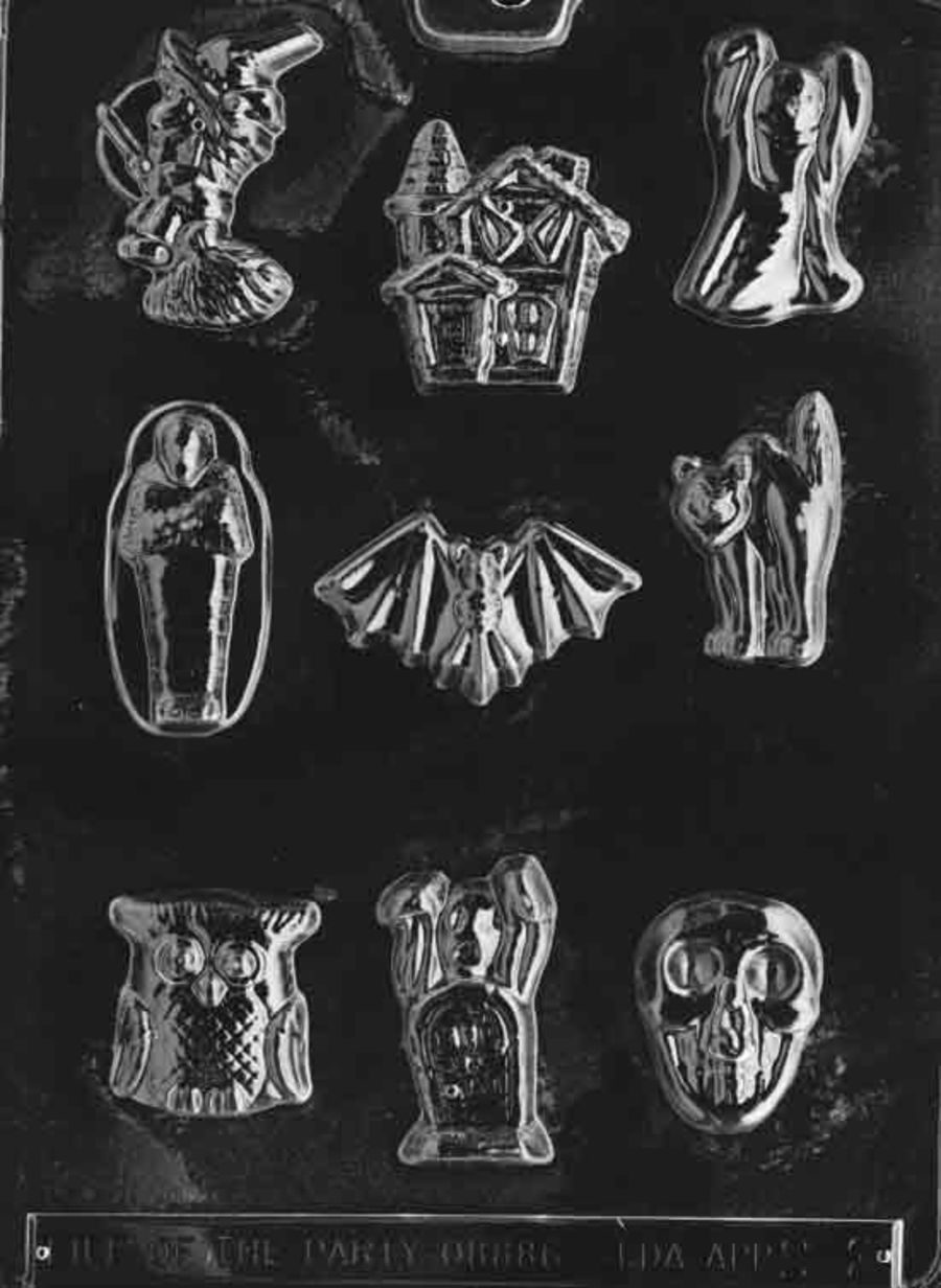 ASSORTED HALLOWEEN FIGURES WITH HOUSE CHOCOLATE MOULD